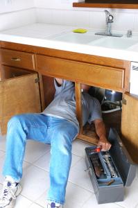 Surprise AZ plumbing technician repairs garbage disposal